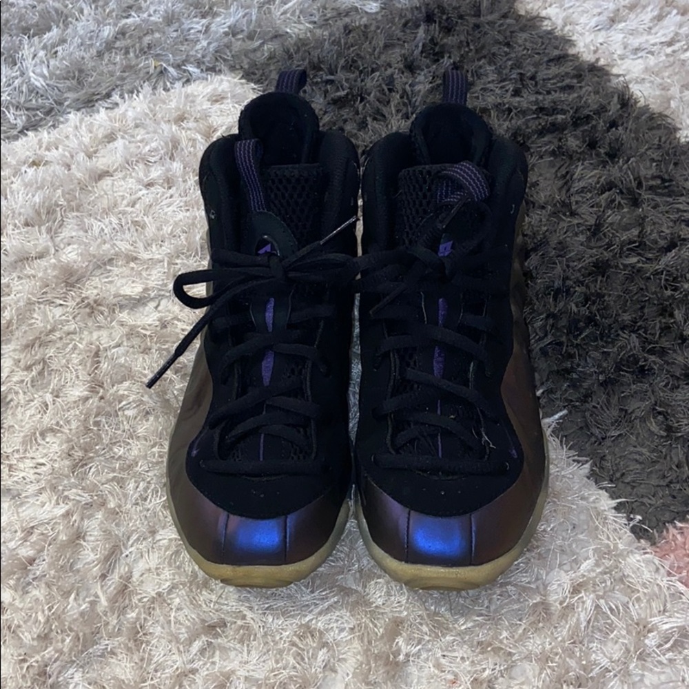 Nike foams size 3